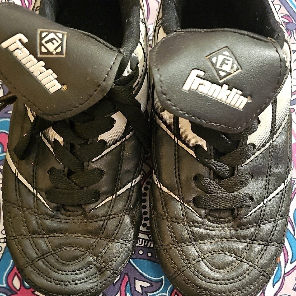 Kids Black Soccer Cleats Size 2